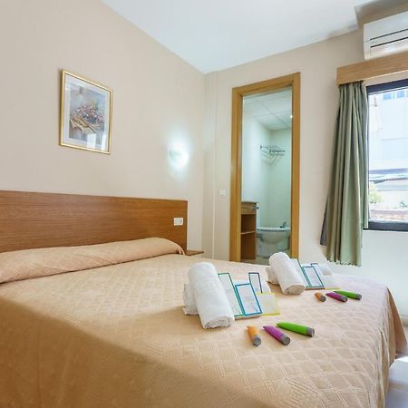 Hostal Costabella Powered By Faro Homes Fuengirola Exterior foto