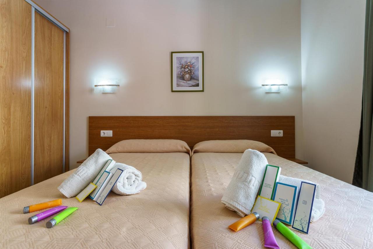 Hostal Costabella Powered By Faro Homes Fuengirola Exterior foto