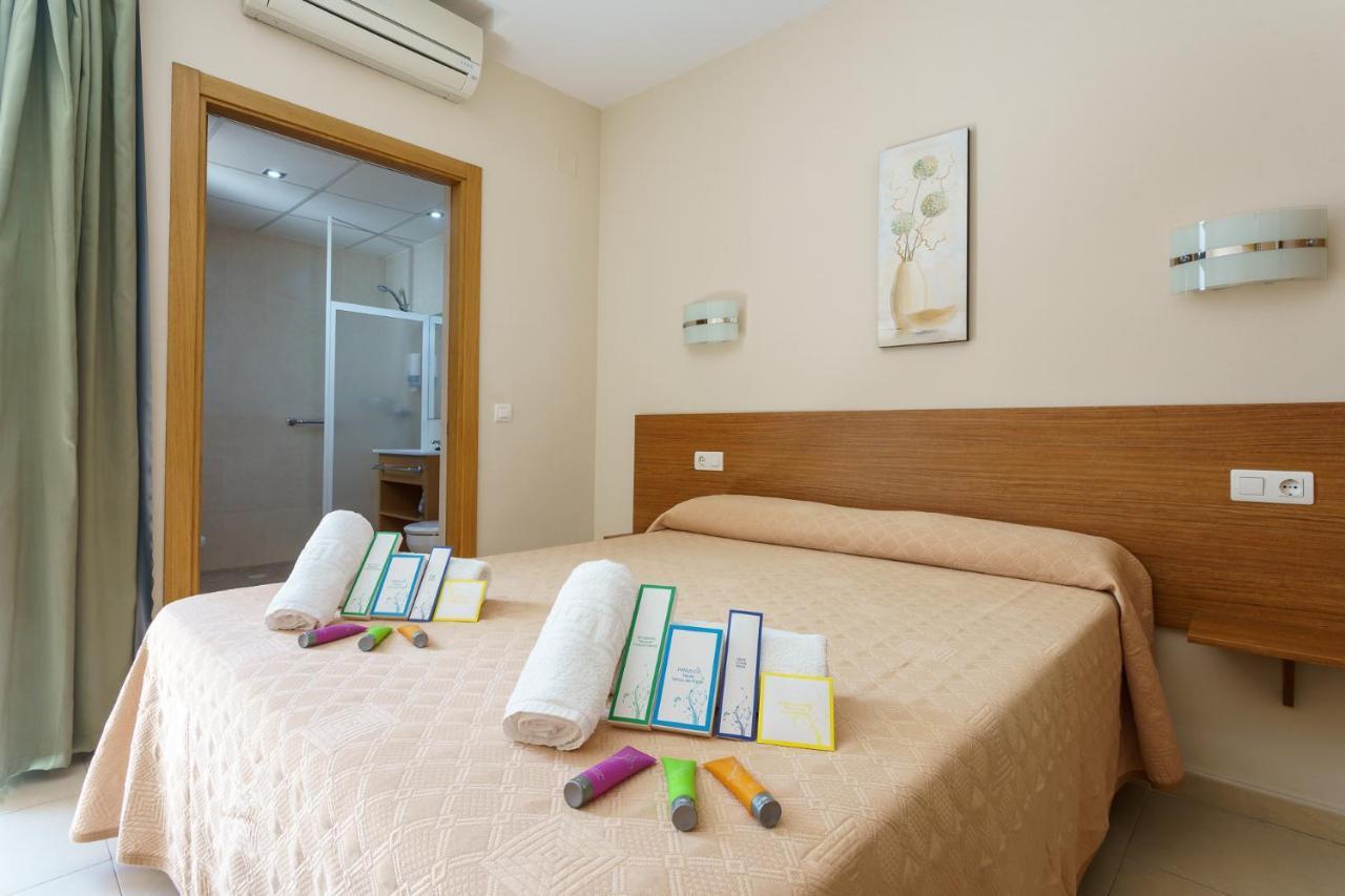 Hostal Costabella Powered By Faro Homes Fuengirola Exterior foto
