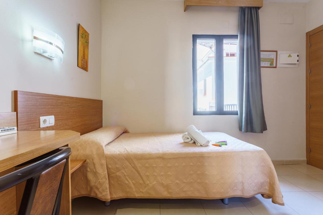 Hostal Costabella Powered By Faro Homes Fuengirola Exterior foto