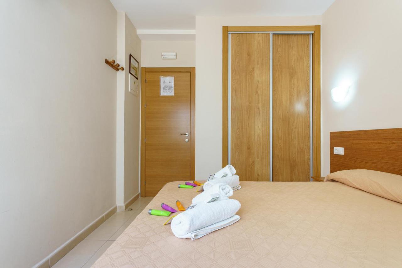 Hostal Costabella Powered By Faro Homes Fuengirola Exterior foto