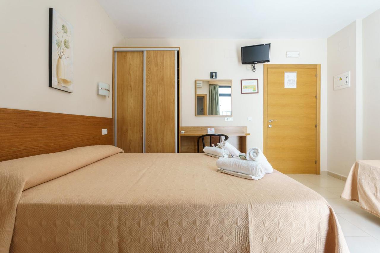 Hostal Costabella Powered By Faro Homes Fuengirola Exterior foto