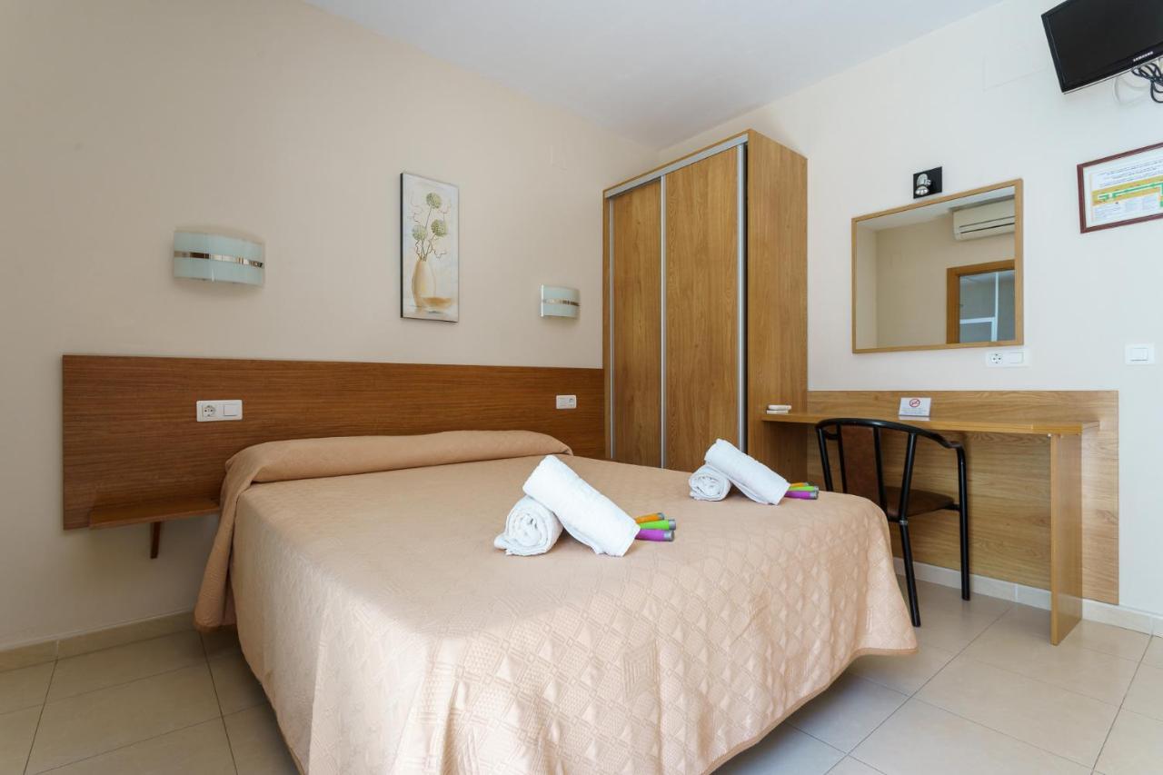 Hostal Costabella Powered By Faro Homes Fuengirola Exterior foto
