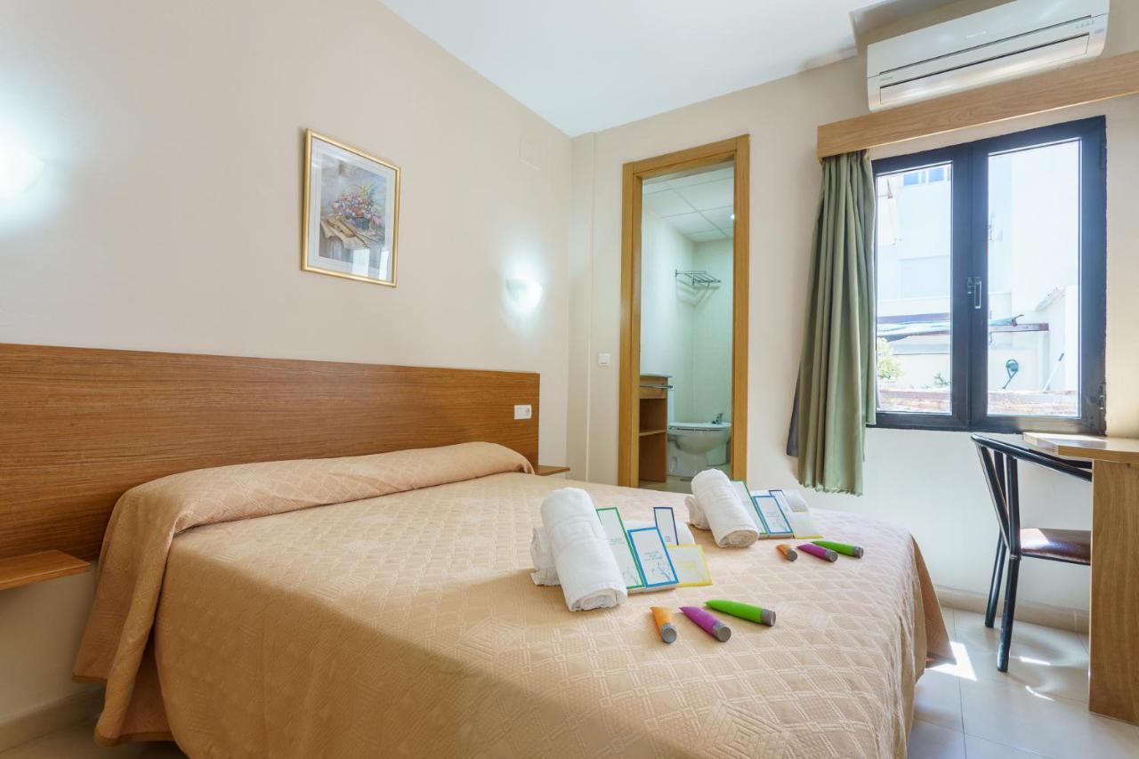 Hostal Costabella Powered By Faro Homes Fuengirola Exterior foto