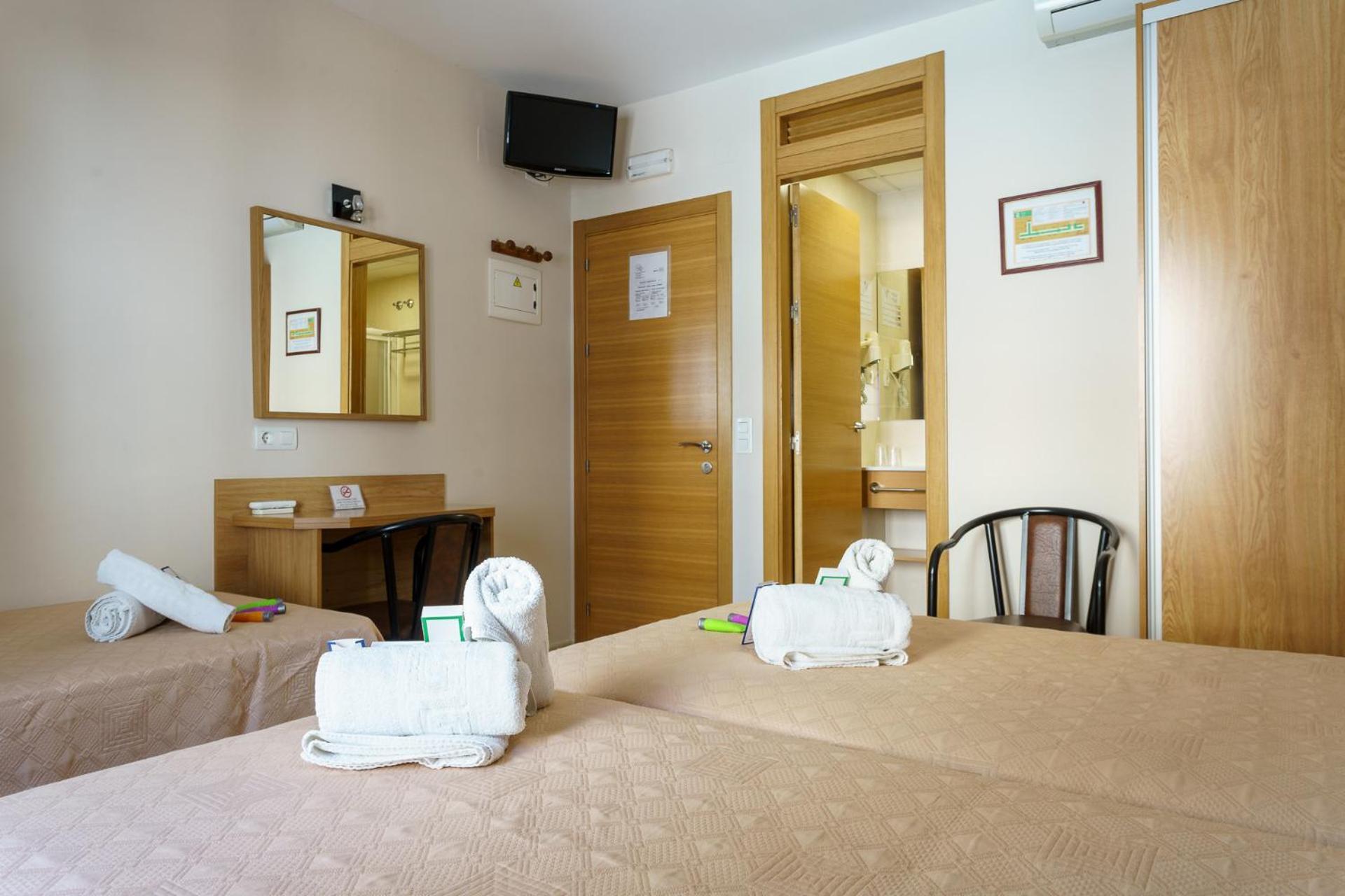 Hostal Costabella Powered By Faro Homes Fuengirola Habitación foto
