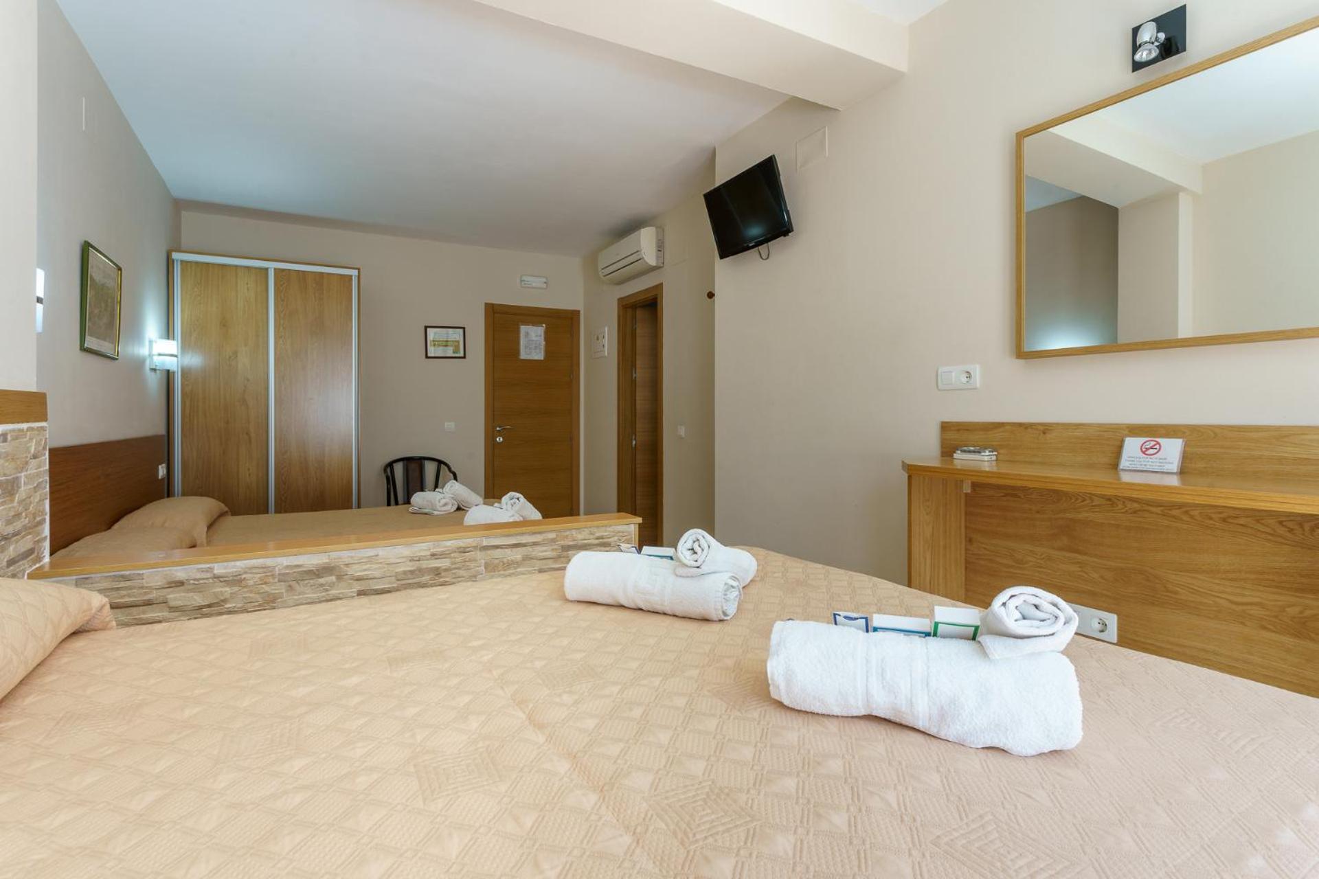 Hostal Costabella Powered By Faro Homes Fuengirola Habitación foto