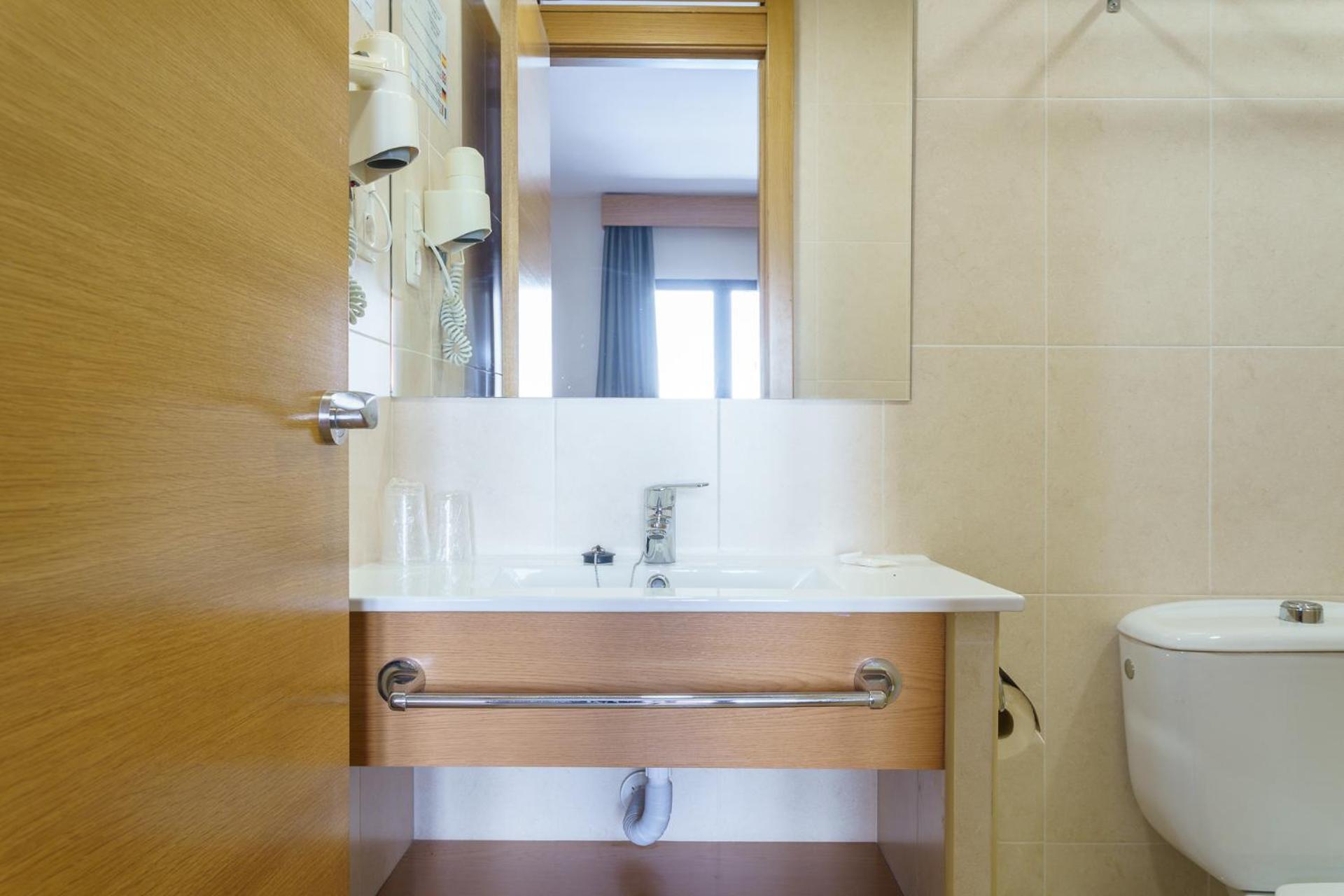 Hostal Costabella Powered By Faro Homes Fuengirola Habitación foto
